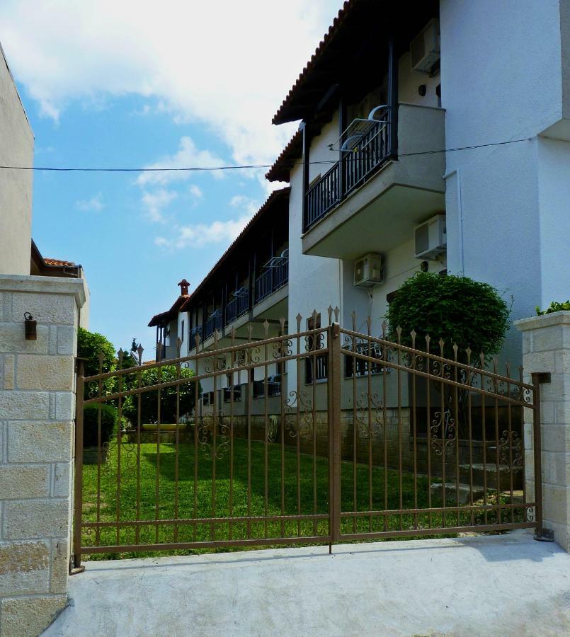 Yannis Apartments أفيتوس المظهر الخارجي الصورة